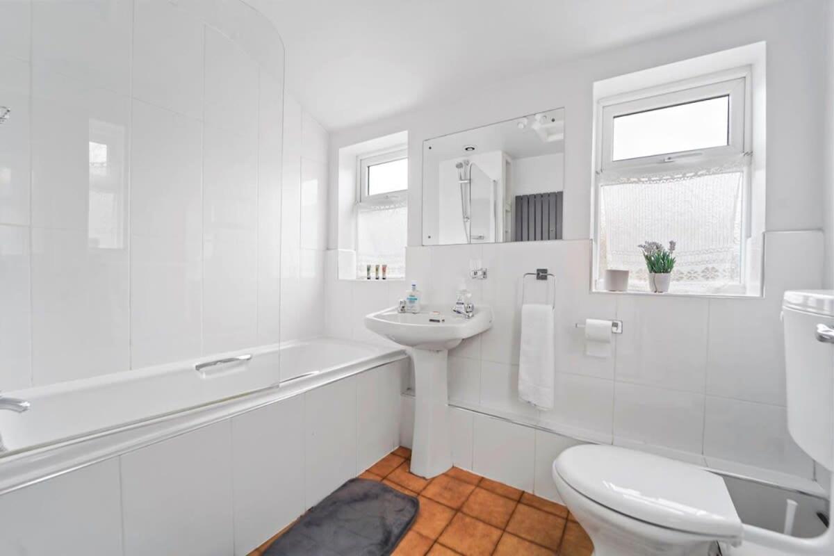 4 Bed Homely Retreat - Wolverhampton Exteriér fotografie