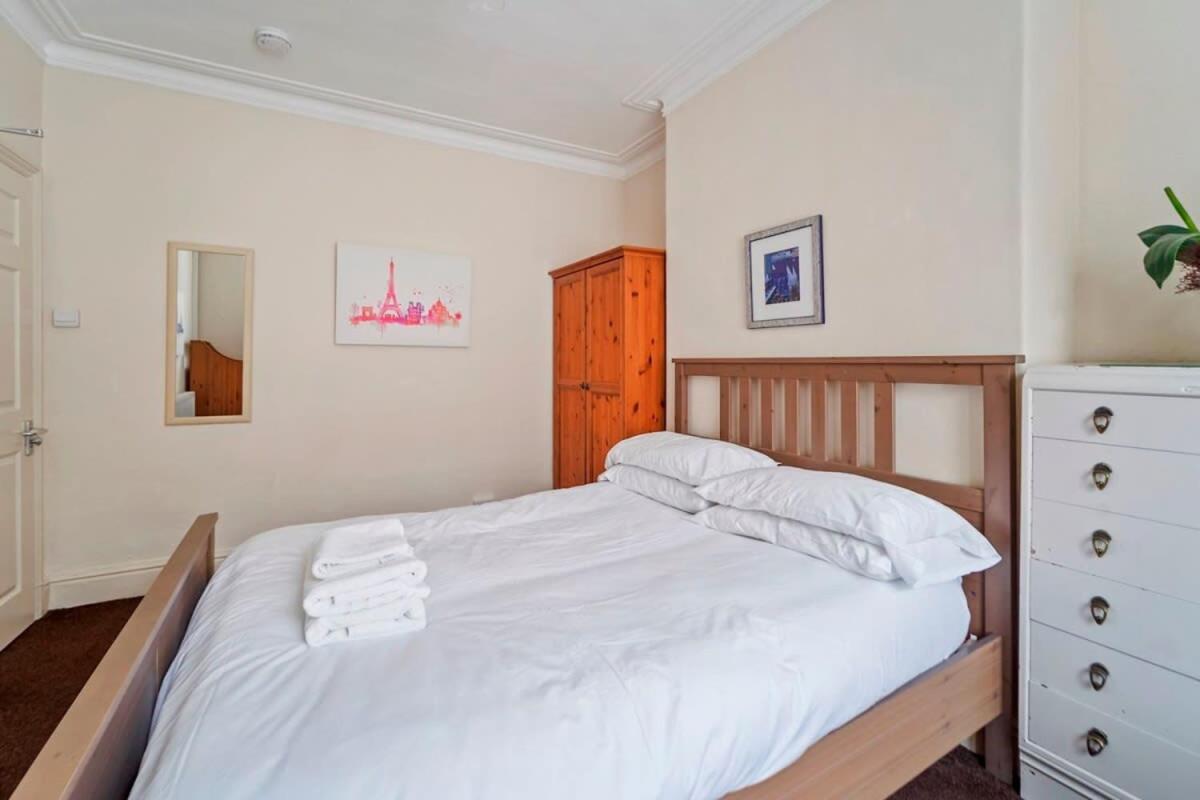 4 Bed Homely Retreat - Wolverhampton Exteriér fotografie