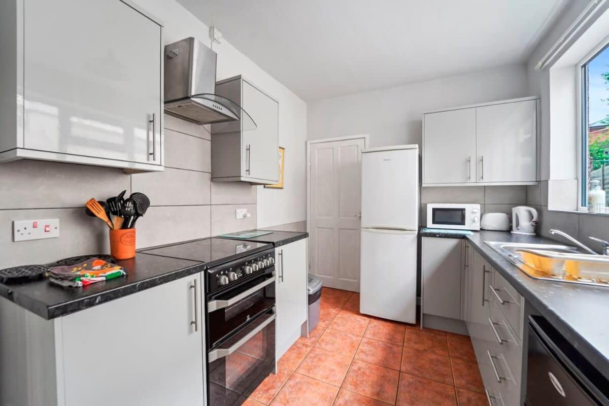 4 Bed Homely Retreat - Wolverhampton Exteriér fotografie
